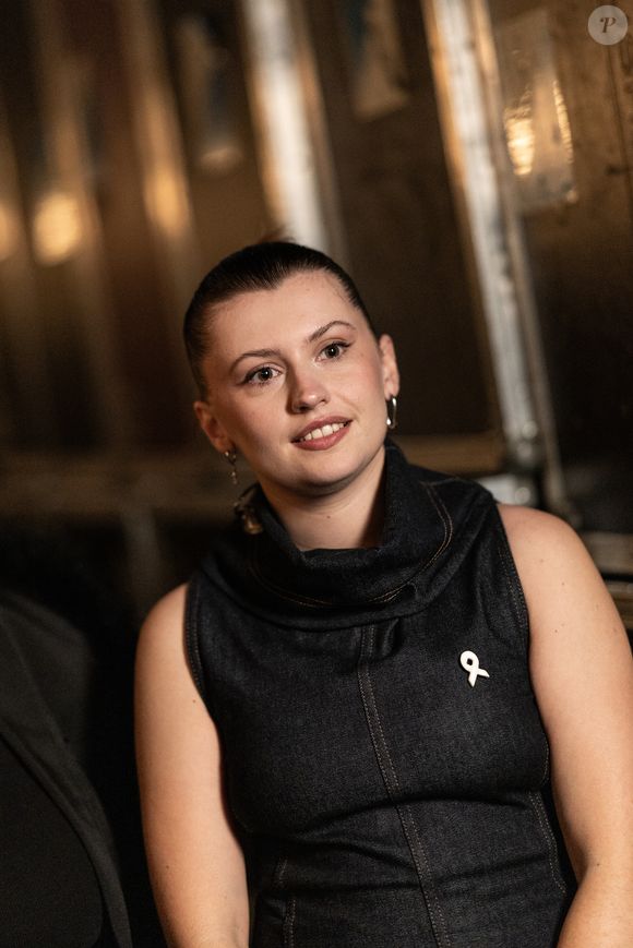 L'ancienne candidate de la Star Academy a révélé qu'elle perdait régulièrement sa voix et s'interdisait même d'interpréter certains titres pour préserver ses cordes vocales.

Marine Delplace en backstage de l'enregistrement de l'émission "Nos voix pour toutes" au profit de la Fondation des femmes à l'Adidas Arena diffusée sur TMC le 25 novembre 2025, à Paris, France, le 19 novembre 2025. © Guirec-Moreau/Bestimage