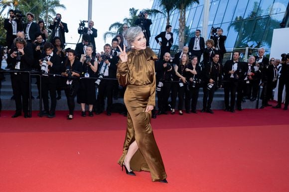Andie MacDowell - Montée des marches du film " L'été dernier " lors du 76ème Festival International du Film de Cannes, au Palais des Festivals à Cannes. Le 25 mai 2023 © Olivier Borde / Bestimage