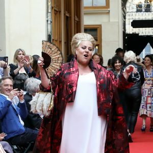 Marianne James - Défilé "Over Fifty... et alors !" à la galerie Vivienne à Paris le 17 Juin 2019. C'est sous les ors de la galerie Vivienne que la styliste Nathalie Garçon, initiatrice de l'association "Over fifty...et alors", a organisé un défilé de mode afin de faire évoluer la visibilité et le regard porté sur les femmes de plus de cinquante ans. © Dominique Jacovides/Bestimage