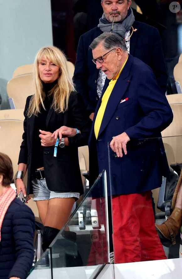 Isabelle Camus et son père Jean-Claude Camus dans les tribunes des Internationaux de France de tennis de Roland Garros 2024 à Paris, France, le 31 mai 2024. © Jacovides-Moreau/Bestimage