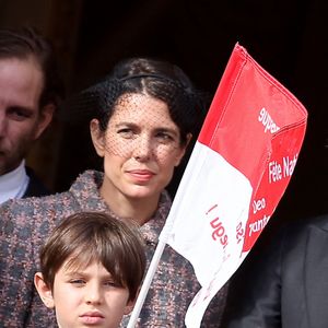 No Tabloids - Charlotte Casiraghi, Raphaël Elmaleh et Balthazar Rassam - La famille princière au balcon du palais lors de la Fête Nationale de la principauté de Monaco le 19 novembre 2022.

© Dominique Jacovides / Bruno Bebert / Bestimage
