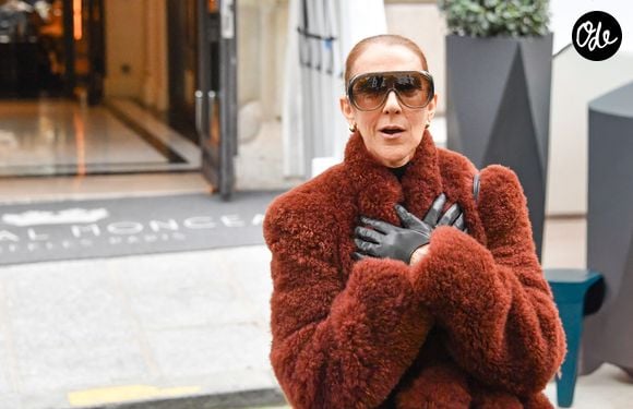 C.Dion salue ses fans à la sortie de l’hôtel Royal Monceau à Paris, sous le regard de ses fils, avant de rejoindre La Plenitude Arena de Paris La Défense pour poursuivre sa série de concerts, le 9 octobre 2026. La veille au soir, la star québecoise a trébuché sur scène avant d'oublier quelques paroles de sa chanson, "Pour que tu m'aimes encore" lors du final de son spectacle.
© Alexandre Fay / Bestimage