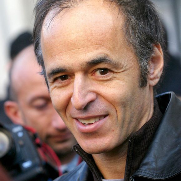Jean-Jacques Goldman a croisé un célèbre rappeur 

Le chanteur français Jean-Jacques Goldman participe à une marche silencieuse de plus de 1 000 personnes organisée par l'association "Ni Putes ni Soumises" à Marseille, dans le sud de la France. Photo par Gerald Holubowicz/ABACA.