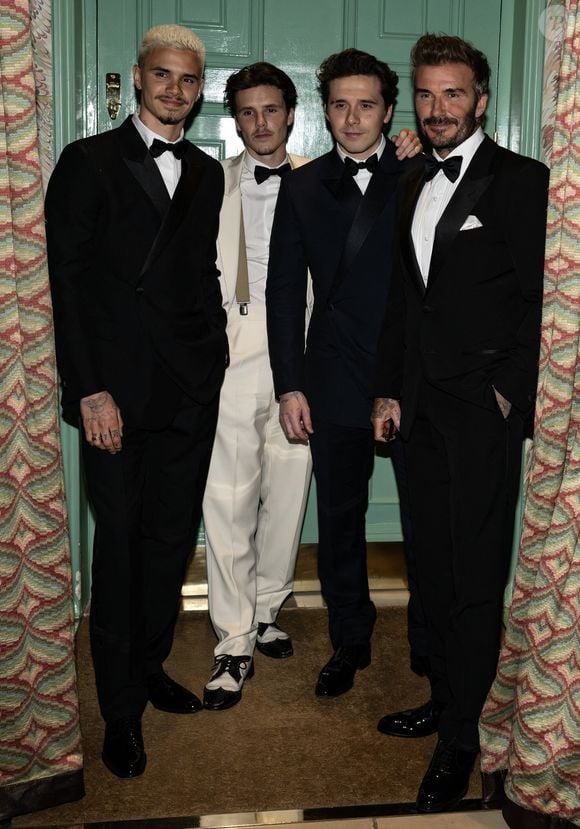 Et si Brooklyn Beckham était fâché avec son frère Roméo, c'était justement parce qu'il ne voyait pas d'un bon oeil cette relation

David Beckham et ses fils, Romeo, Cruz, Brooklyn, chez Oswalds en l'honneur du 50ème anniversaire de Victoria. Londres, Royaume-Uni, 20 avril 2024. Photo par David Dyson/The Sun/News Licensing/ABACAPRESS.COM