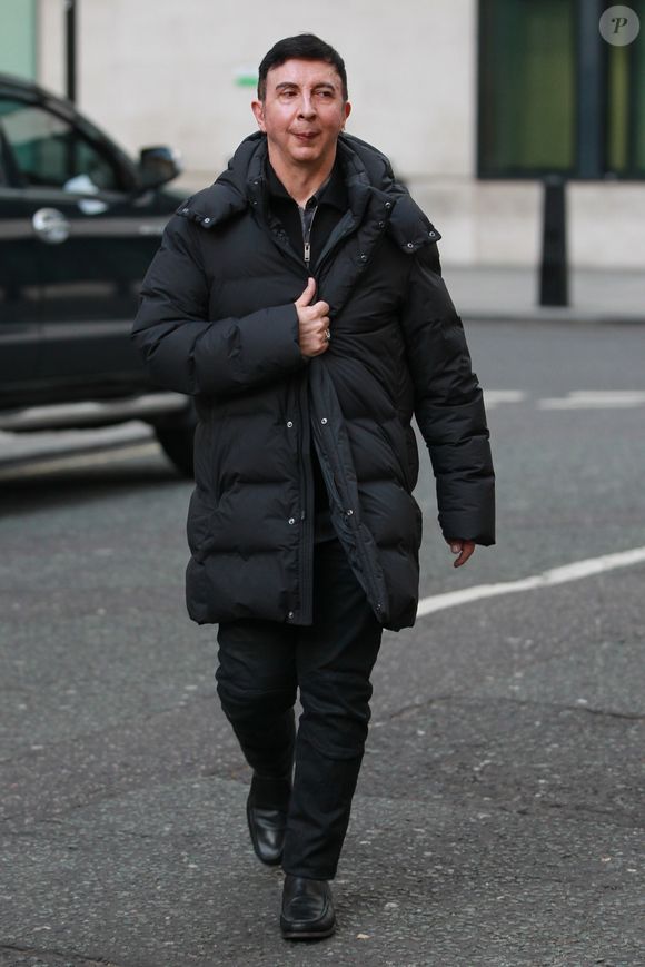Le chanteur Marc Almond du groupe Soft Cell à la sortie des studios BBC Radio après avoir participé à l’émission Chris Evans à Londres, le 24 février 2017. © Agence / Bestimage