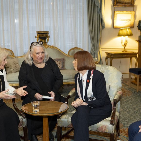 La reine Camilla (à gauche) reçoit Madame Gisèle Pelicot (au centre) et Jean-Loup Agopian (à droite) lors d'une audience à Clarence House à Londres. Date de la photo : lundi 23 février 2026.
Aaron Chown/PA Wire : Aaron Chown/PA Wire