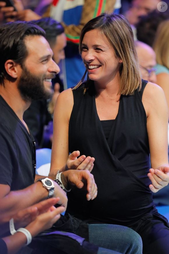 Maxim Nucci (Yodelice)  et sa compagne enceinte Isabelle Ithurburu - Maxim Nucci (Yodelice)  et sa compagne enceinte Isabelle Ithurburu assistent au match de boxe de Tony Yoka au palais des sports de Paris, le 23 juin 2018 © Veeren-CVS/Bestimage