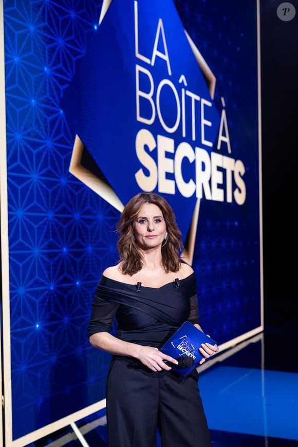 Exclusif - Faustine Bollaert en backstage de l'enregistrement de l'émission "La Boîte à secrets", présentée par F.Bollaert et diffusée le 9 janvier 2026 sur France 3, dans les studios du Lendit à Saint-Denis, France, le 2 décembre 2025. © Cyril Moreau/Bestimage