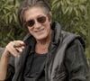 qui souffle sa 82ème bougie ce lundi 28 avril.

Info - Jacques Dutronc fête ses 80 ans le 28 avril - Archives - En France, Jacques Dutronc chez lui à Monticello en Corse avec ses chats. le 9 mai 2005.
GONGORA Marie-Anne via Bestimage