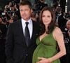 Assister au festival de Cannes enceinte : elles l'ont fait !
Brad Pitt et Angelina Jolie lors de la projection de 'Kung Fu Panda' pendant le 61ème Festival de Cannes à Cannes. Photo par Joel Ryan/PA Photos/ABACAPRESS.COM