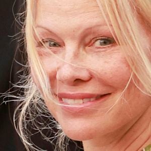 Pamela Anderson - Personnalités au défilé de mode prêt-à-porter Victoria Beckham Printemps/été 2024 lors de la Fashion Week de Paris (PFW) , le 29 septembre 2023. © Christophe Aubert / Bestimage