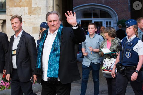 Gérard Depardieu explose de colère face à une journaliste de RTL qui lui posait des questions trop privées, lors d'une cérémonie à l’hôtel de Ville de Bruxelles, honorant sa carrière cinématographique.
Belgique, Bruxelles, 25 juin 2018. ©ALAIN ROLLAND/ IMAGEBUZZ/ BESTIMAGE