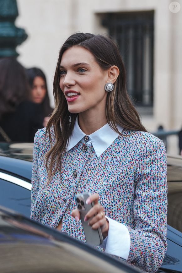 Charlotte Cardin - Arrivées au défilé Chanel Collection Prêt-à-Porter Automne/Hiver 2025-2026 lors de la Fashion Week de Paris (PFW), le 11 mars 2025. 
© Lucia Sabatelli / Bestimage