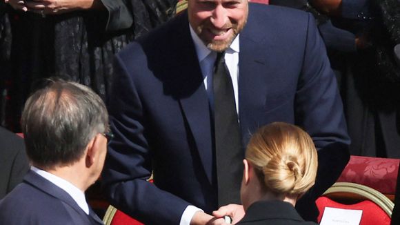 Le prince William, sans Kate, a-t-il commis un impair lors de la cérémonie du Pape ?