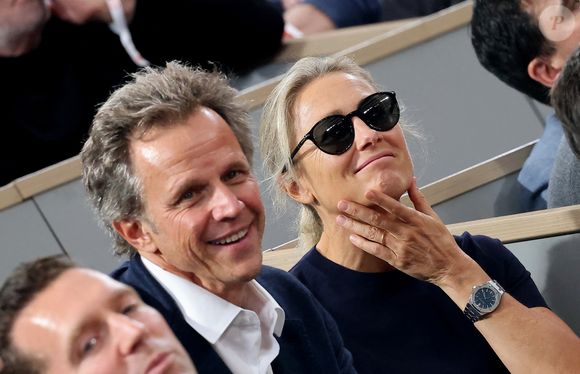 Anne-Sophie Lapix et son mari Arthur Sadoun en tribunes lors des Internationaux de France de Tennis de Roland Garros 2025, à Paris, France, le 6 juin 2025. © Jacovides-Moreau/Bestimage