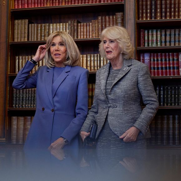 Brigitte Macron et Camilla Parker Bowles, reine consort d'Angleterre, assistent à la cérémonie de remise du prix littéraire de l'Entente à la résidence de l'ambassadeur de France à Londres, le 4 décembre 2024. 
© Julien Burton / Bestimage