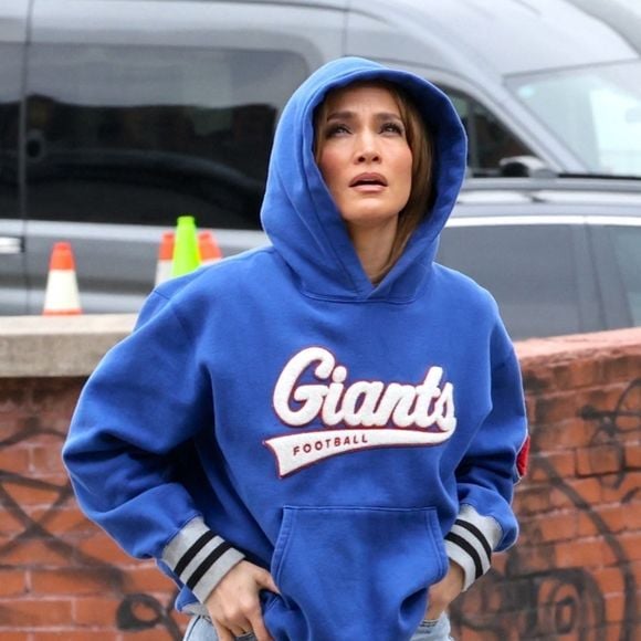 New Jersey - Jennifer Lopez sur le tournage à Hoboken, New Jersey, du film "Office Romance" le 21/04/2025

Photo : Backgrid USA / Bestimage