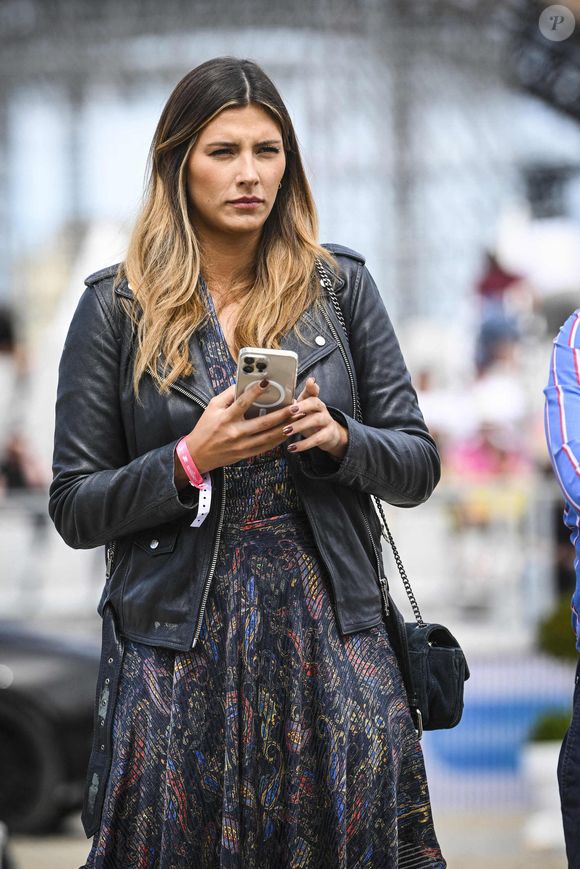 Reconnaissance du Parcours par l'ancienne Miss France Camille Cerf - Prix Le Parisien lors de la 8ème édition du "Longines Paris Eiffel Jumping" au Champ de Mars à Paris le 26 juin 2022.

© JB Autissier / Panoramic / Bestimage