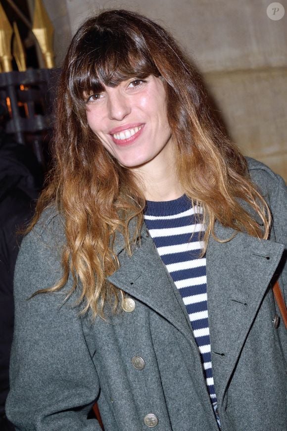 Lou Doillon sort du ministère de la Culture après une cérémonie où Charlotte Gainsbourg a reçu la médaille d'Officier des Arts et des Lettres à Paris, France, le 20 décembre 2017. Photo by Aurore Marechal/ABACAPRESS.COM