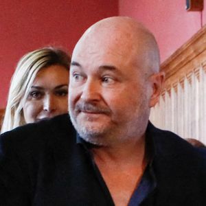 Après avoir été accusé de viols et agressions sexuelles sur 4 femmes, Sébastien Cauet a contre-attaqué et a porté plainte à son tour pour tentative d'extorsion de fonds, dénonciation calomnieuse et harcèlement. 

Sébastien Cauet et sa compagne Nathalie Dartois - Suspendu de l'antenne après une enquête pour viol, Sébastien Cauet réclame en justice son retour sur NRJ au tribunal de commerce de Paris, France. © Christiophe Clovis/Bestimage