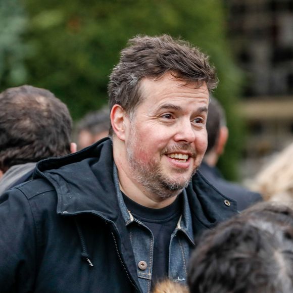"Je suis un bipolaire de 55 ans qui a été hospitalisé plusieurs fois en pleine année radio, je vais commencer à faire gaffe", explique-t-il. 

Semi-exclusif - Nicolas Demorand - Cérémonie funéraire de Sébastien Demorand à la Coupole du crématorium du cimetière du Père-Lachaise à Paris, en France, le 31 janvier 2020.