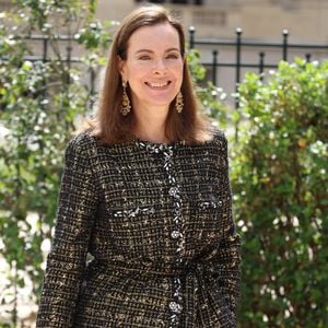 Cette discipline douce mise sur le travail du souffle, du système nerveux et du centre.
Carole Bouquet au défilé Chanel Collection Haute Couture Automne/Hiver 2025-2026 lors de la Fashion Week de Paris, le 8 juillet 2025.
© Denis Guignebourg / Bestimage