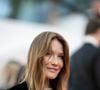 Pour tenir son engagement, Carla Bruni s’inspire notamment des principes des Alcooliques anonymes, même si elle n’a jamais suivi directement leur programme.

Carla Bruni Sarkozy assiste à la projection du film « Fjord » dans le cadre du 79e Festival de Cannes, au Palais des Festivals, le 18 mai 2026 à Cannes, en France. Photo : Eliot Blondet/ABACAPRESS.COM