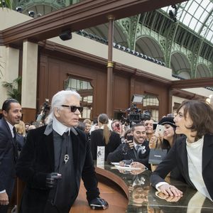 Karl Lagerfeld, Inès de La Fressange - People au défilé de mode "Chanel", collection prêt-à-porter automne-hiver 2015/2016, à Paris le 10 mars 2015.