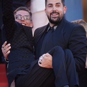 Artus et un des acteurs du film "Un p'tit truc en plus" - Montée des marches du film « Le comte de Monte-Cristo » lors du 77ème Festival International du Film de Cannes, au Palais des Festivals à Cannes. Le 22 mai 2024
© Jacovides-Moreau / Bestimage