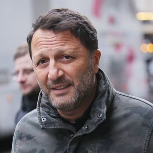 Arthur, de son vrai nom Jacques Essebag, est aujourd'hui à la tête d'une fortune colossale grâce à ses talents d'homme d'affaires.

Exclusif - Arthur - Arrivées à l'enregistrement de l'émission "2h de rire et de direct" au Paradis Latin à Paris.

© Bestimage