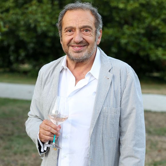 Patrick Timsit - Cérémonie d'ouverture du Festival International du Film de Pauillac au Château d'Armailhac à Pauillac le 8 juillet 2025. © Jean-Marc Lhomer/Bestimage