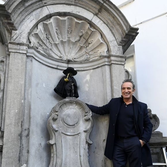 Jean Dujardin reçoit la Médaille d'Honneur de la Ville de Bruxelles et visite le Manneken-pis habillé d'un costume de Zorro pour l'occasion à Bruxelles, Belgique, le 28 novembre 2024. © Didier Lebrun/PhotoNews/Bestimage