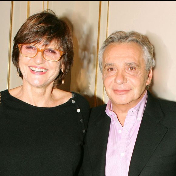 A 79 ans, Michel Sardou a mis un terme à sa carrière musicale pour profiter d'une retraite au soleil...

Exclusif - Michel Sardou et Anne-Marie Périer - Michel Sardou a reçu un doubme disque de platine pour son album "Du plaisir". OLIVIER BORDE / BESTIMAGE