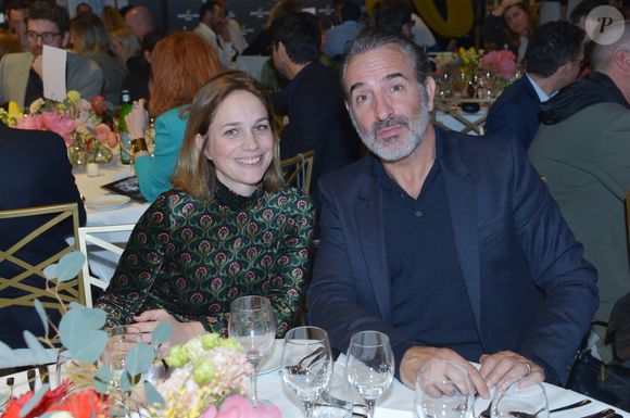 Jean Dujardin et sa femme Nathalie Péchalat lors du Dîner de charité Breitling à la Samaritaine pour l'association "Premiers de Cordée" à Paris le 4 avril 2024. 

Rachid Bellak/Bestimage