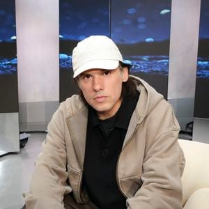 Exclusif - Orelsan, sur le plateau de Clique présenté par M.Achour, et diffusé sur Canal + le 10 novembre 2025, à Paris, France, le 4 novembre 2025. © Jack Tribeca/Bestimage