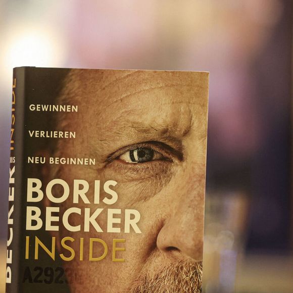 Boris Becker et sa femme Lilian de Carvalho Monteiro (enceinte) lors de la présentation du livre "Inside" de Boris Becker au cinéma Delphi LUX à Berlin le 11 septembre 2025.

© Imago / PsnewZ / Bestimage