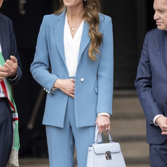 Son Altesse Royale, Catherine, Princesse de Galles (Catherine (Kate) Middleton, princesse de Galles), visite de 2 jours en Italie. À son arrivée à la mairie de Reggio Emilia, elle est accueillie par le maire de la ville, Marco Massari, le 13 mai 2026. © GoffPhotos/Bestimage