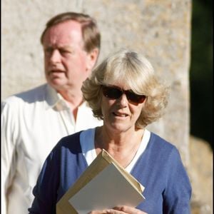 Mais la royauté a ses règles et Camilla un autre homme dans sa vie, Andrew Parker Bowles.

La duchesse de Cornouailles, Camilla Parker Bowles, et son ex-mari Andrew Parker Bowles lors des répétitions du mariage de leur fille Laura Parker Bowles avec Harry Lopes, le 5 mai 2006. © Goff Inf / Bestimage