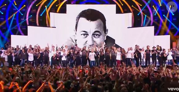 Mais cela est dû à sa tournée
Le clip d'"On fait le show", l'hymne 2018 des Enfoirés.