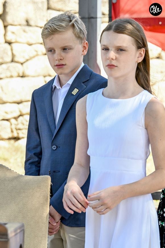 Le prince Albert II de Monaco, la princesse Charlène de Monaco, le prince Jacques de Monaco, marquis des Baux et la princesse Gabriella de Monaco lors de leur visite officielle aux Baux-de-Provence, France, le 5 septembre 2026. © Bruno Bebert/Bestimage