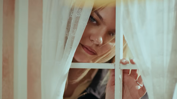 Clip de la chanson "maman" de Louane