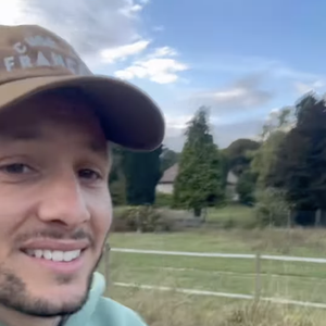 Une belle manière de résumer l'année 2024 et de montrer un peu plus son quotidien à ses millions de fans !

Vianney fait le bilan de son année 2024 sur Instagram