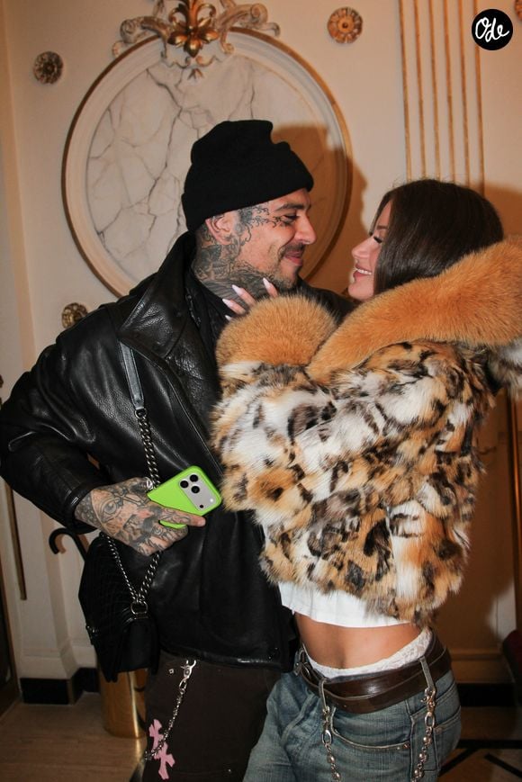 Aux côtés de son époux, un magnat de la mode new-yorkais, l'influenceuse profite de la dolce vita à Capri.

Sasha Nikolic et son compagnon lors de la soirée de lancement du magazine Lui à l'hôtel Bowmann à Paris le 9 mars 2026

© Philippe Baldini / Bestimage