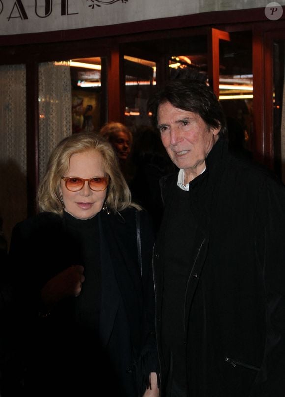 Sylvie Vartan et son mari Tony Scotti - Jean-Jacques Debout retrouve ses amis au restaurant "Chez Paul" dans le 11ème après son concert au Café de la Danse à Paris le 30 novembre 2025. © Philippe Baldini/Bestimage