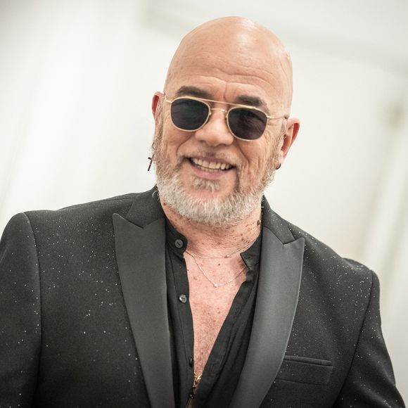 Au Cap-Ferret, loin des plateaux télé et des médias, Pascal Obispo se ressource dans sa propriété atypique.

Exclusif - Pascal Obispo en backstage de l'enregistrement de l'émission "Serge Lama, le dernier rappel" présentée par F. Bollaert. © Clovis-Moreau/Bestimage