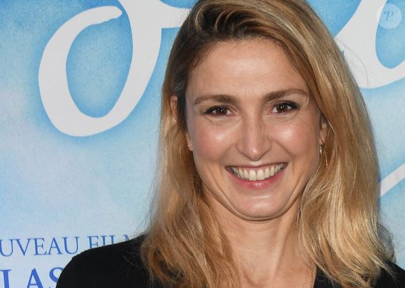 Julie Gayet à l'avant-première du film "Poly" au cinéma UGC Normandie à Paris, le 4 octobre 2020. 

Photo : Coadic Guirec / Bestimage