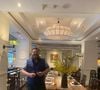 Cette décision d'Olivier Bellin survient "après une séquence de fortes chaleurs" qui a fortement joué sur le bon fonctionnement de son restaurant. 

Le chef doublement étoilé Olivier Bellin lors d'un voyage à Hanoï au Vietnam en janvier 2025.

Instagram Olivier Bellin