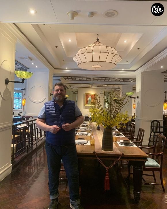 Cette décision d'Olivier Bellin survient "après une séquence de fortes chaleurs" qui a fortement joué sur le bon fonctionnement de son restaurant. 

Le chef doublement étoilé Olivier Bellin lors d'un voyage à Hanoï au Vietnam en janvier 2025.

Instagram Olivier Bellin