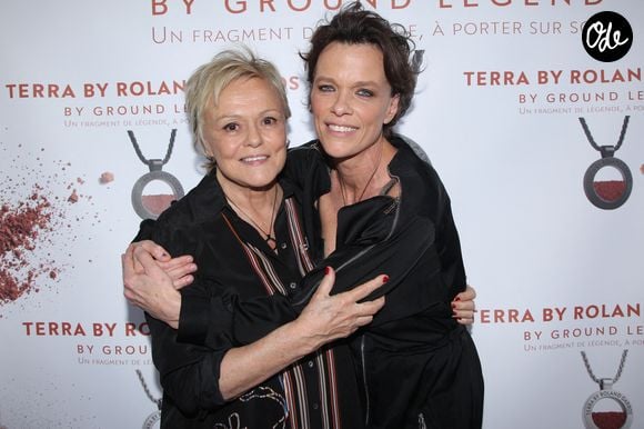 Les deux femmes continuent de partager de rares moments publics qui témoignent de leur complicité.

Muriel Robin et Anne Le Nen - Présentation du Collier « Terra by Roland Garros » créé par Anne Le Nen, Présidente de Ground Legend. La terre battue du court central de Roland Garros est scellée dans une médaille. Restaurant Laurent à Paris, France le 22 Mai 2026. 

© Philippe Baldini /Bestimage