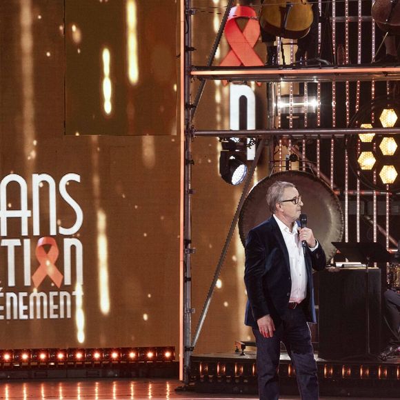 Exclusif - Christophe Dechavanne et Pascal Obispo lors de l'enregistrement de la soirée "Les 30 ans du sidaction - la soirée événement" au Grand Rex à Paris diffusée le 23 mars 2024 sur France 2.

© Cyril Moreau / Coadic Guirec / Bestimage